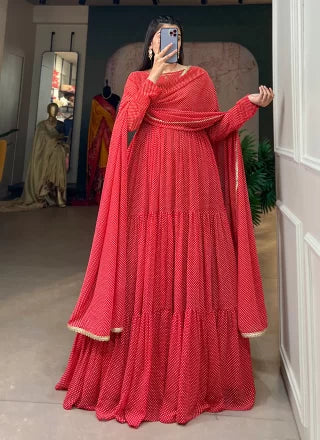 समारोह के लिए लाल रंग में प्रिंट वर्क जॉर्जेट डिजाइनर गाउन