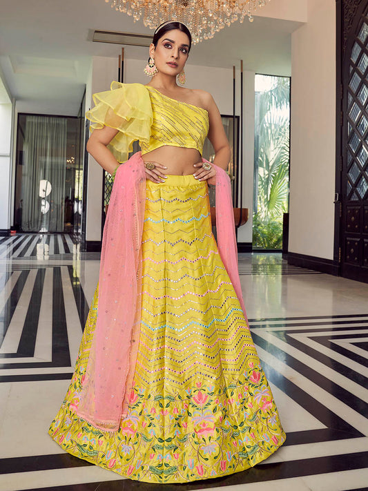 पीला आर्ट सिल्क मिरर वर्क डिज़ाइनर लहंगा