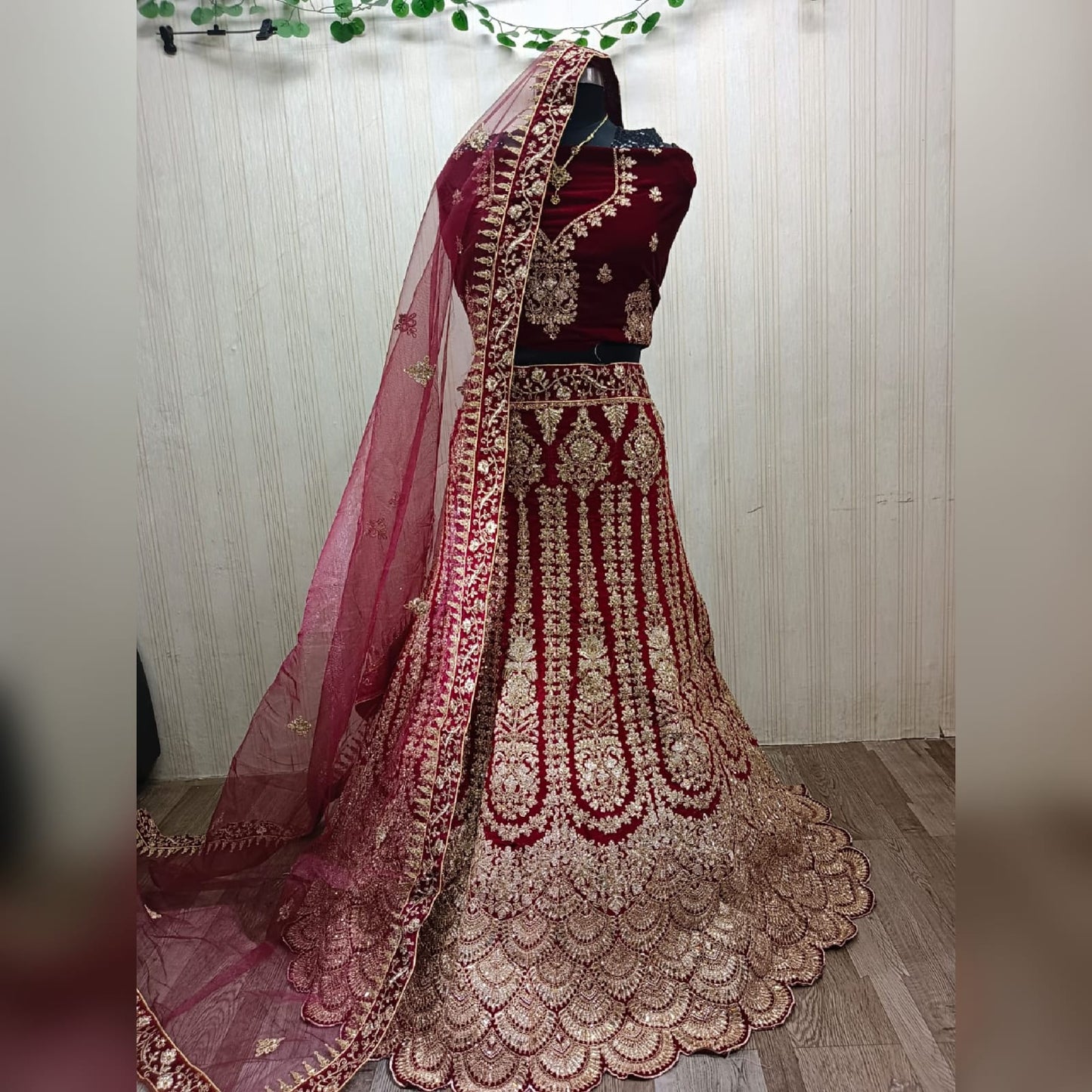 डिजाइनर डायमंड कटवर्क लेहेंगा चोली