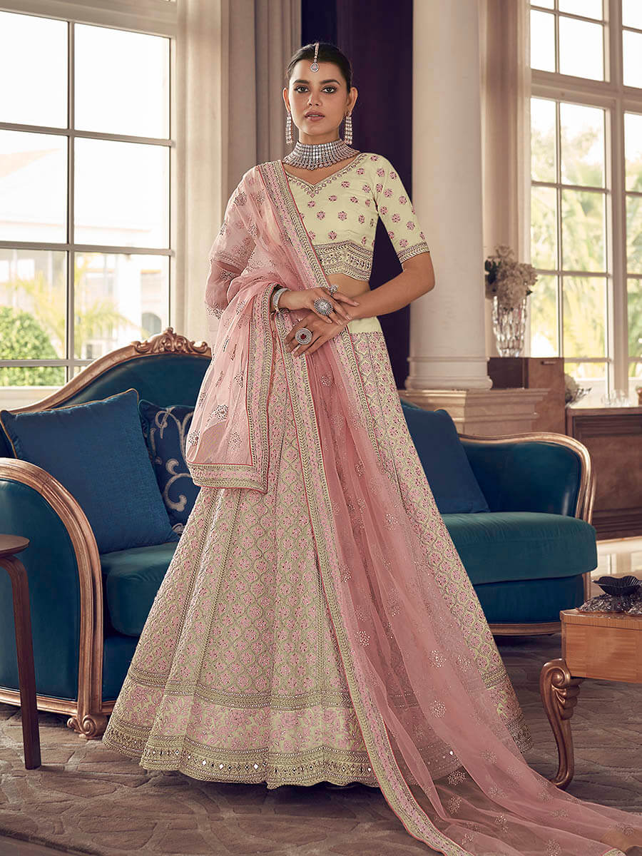 सफ़ेद आर्ट सिल्क भारी कढ़ाई वाला लहंगा