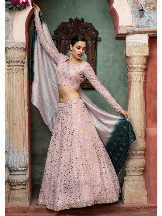डस्टी पिंक जॉर्जेट कढ़ाई वाला डिजाइनर लहंगा