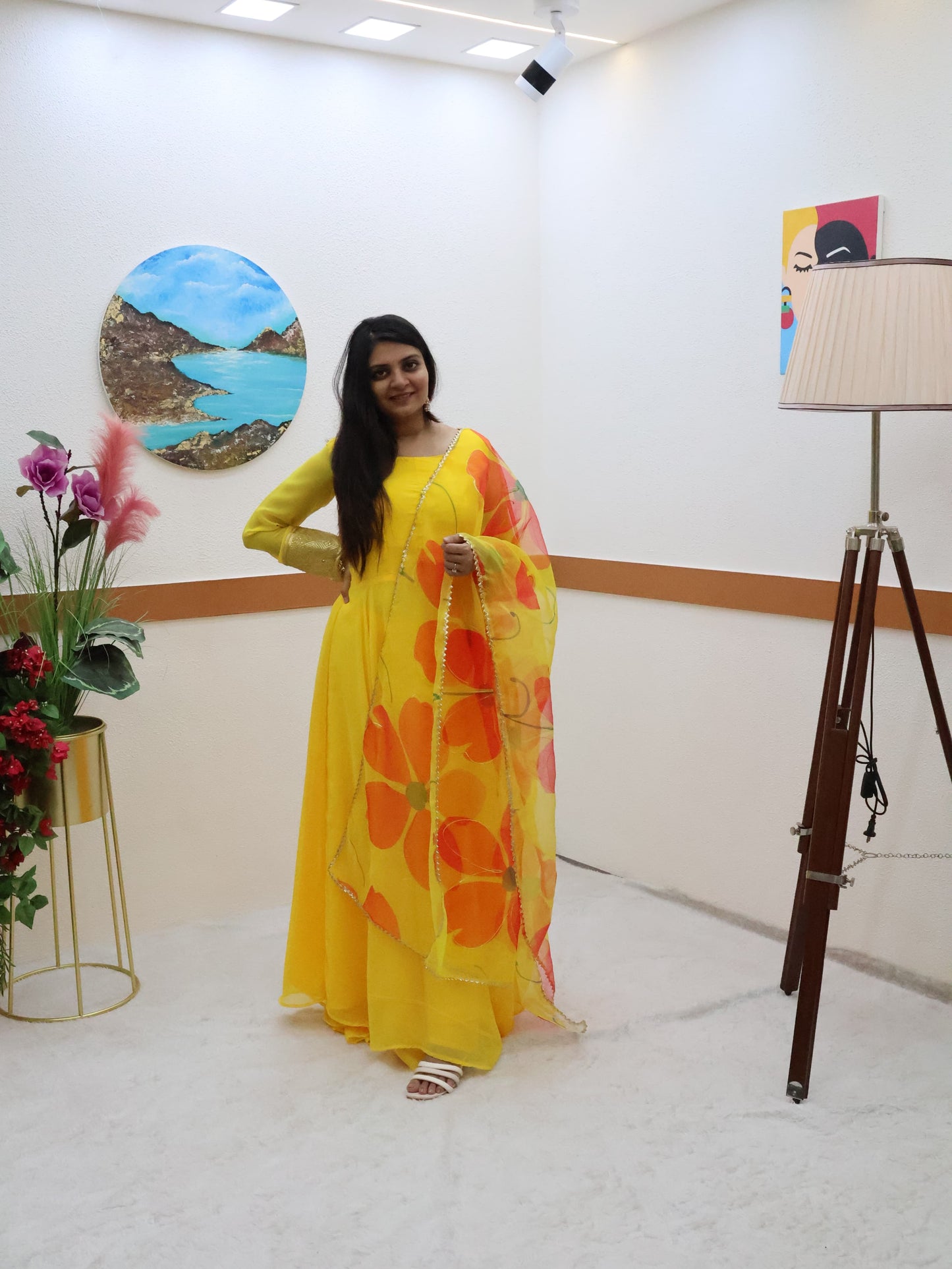 डिजाइनर जॉर्जेट कढ़ाई वर्क गाउन