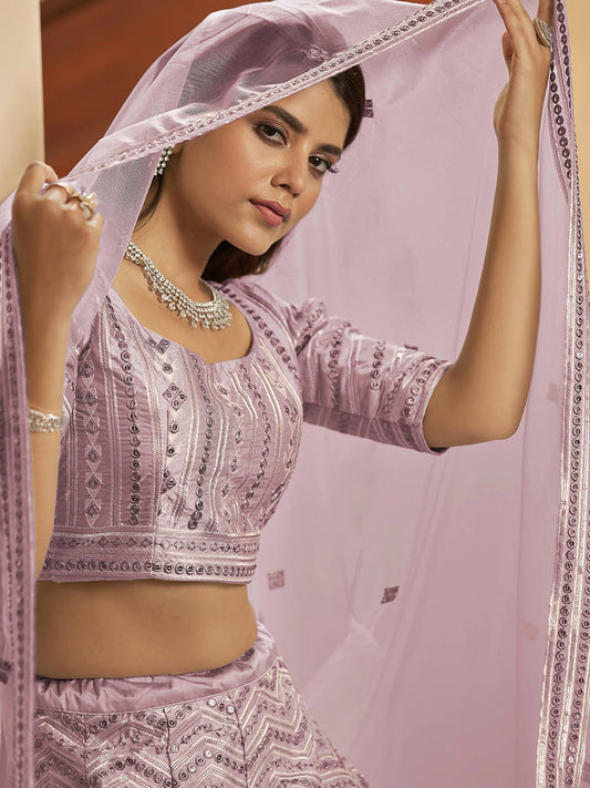 डस्टी पिंक पिंक आर्ट सिल्क कढ़ाई वाला डिज़ाइनर लहंगा