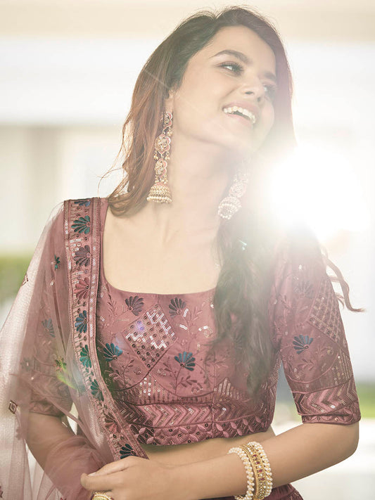 रस्ट ऑरेंज हैवी एम्ब्रॉयडरी डिज़ाइनर लहंगा