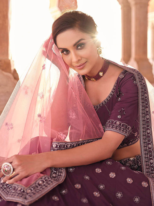 वाइन कढ़ाई वाला डिजाइनर लहंगा चोली