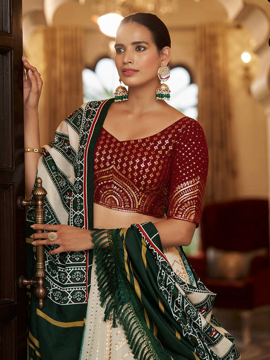 पर्ल व्हाइट, मैरून और ग्रीन जॉर्जेट डिजाइनर लहंगा चोली