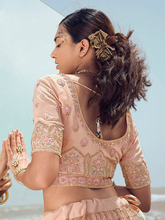 पीच जॉर्जेट कढ़ाई डिजाइनर लेहेंगा चोली