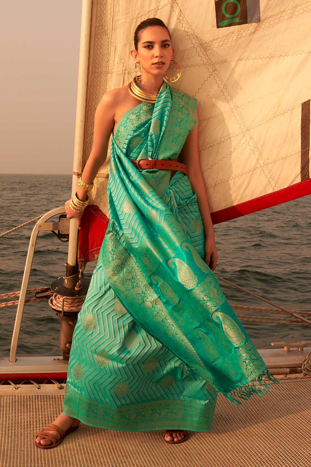 किंग्स्टन फ़िरोज़ा साटन नायलॉन दो टोन बुनाई साड़ी