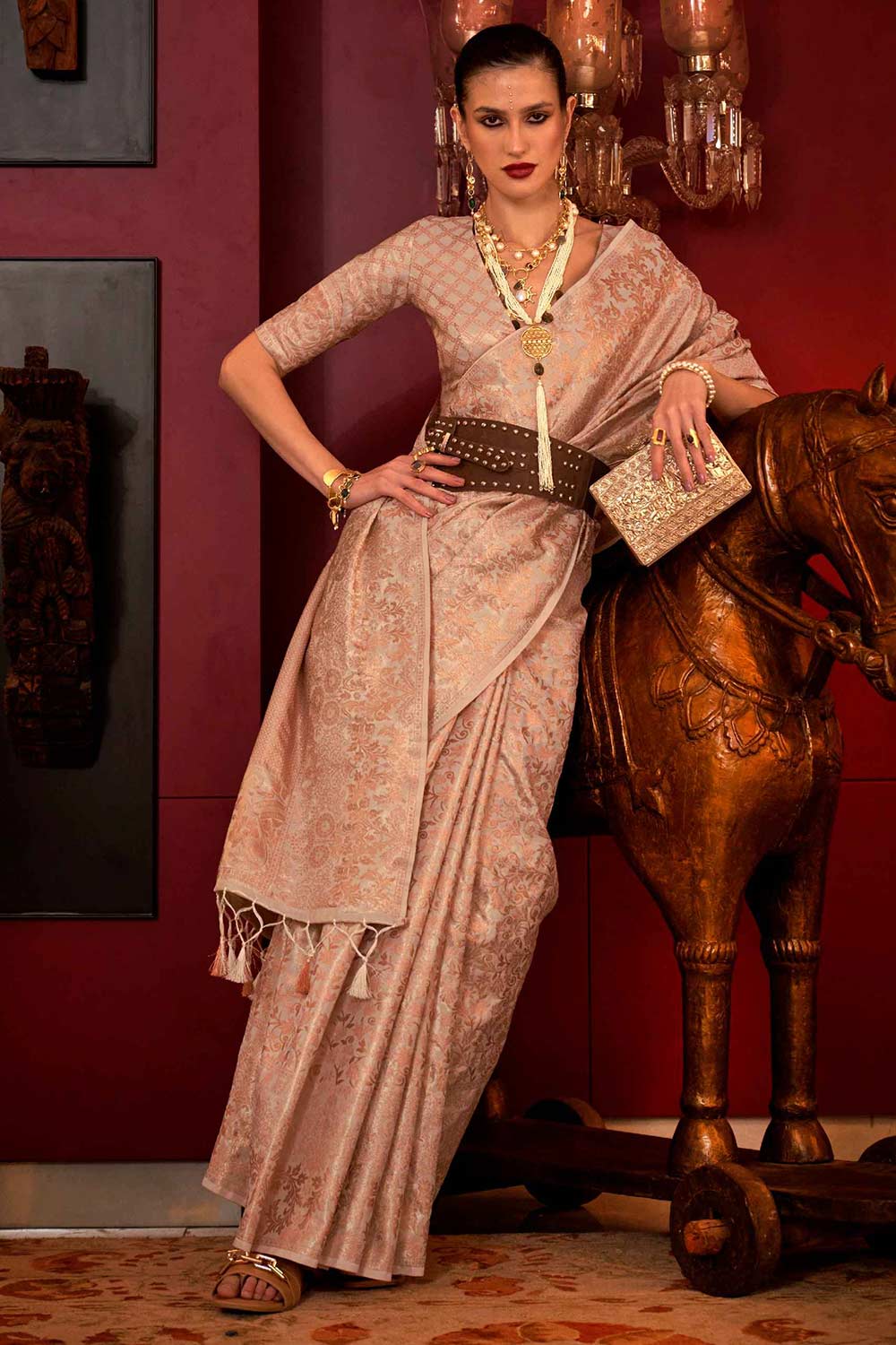 कटिया सिल्क व्हाइट फ्लोरल वन मिनट साड़ी