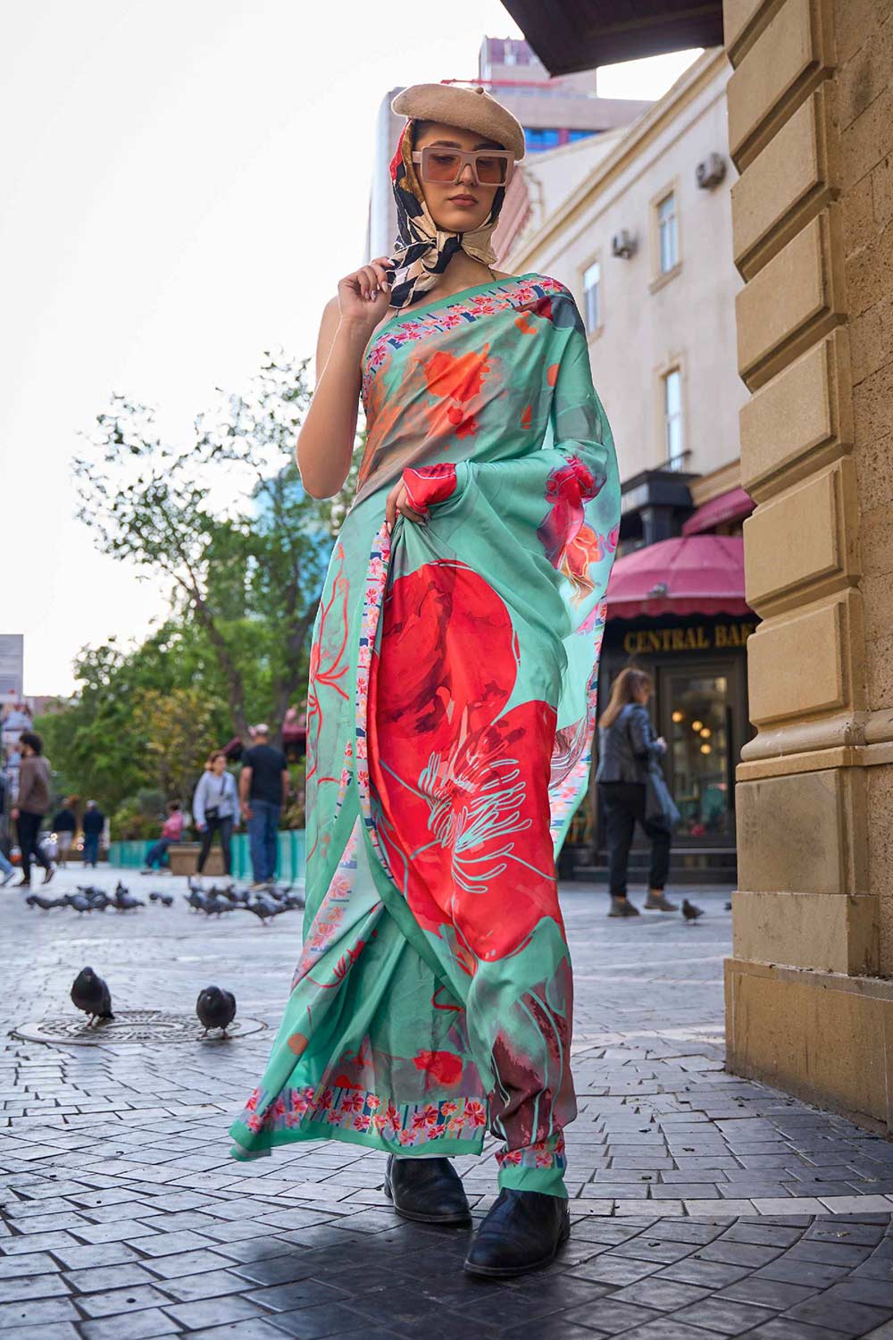 क्रिस ग्रीन फ्लोरल वन मिनट साड़ी