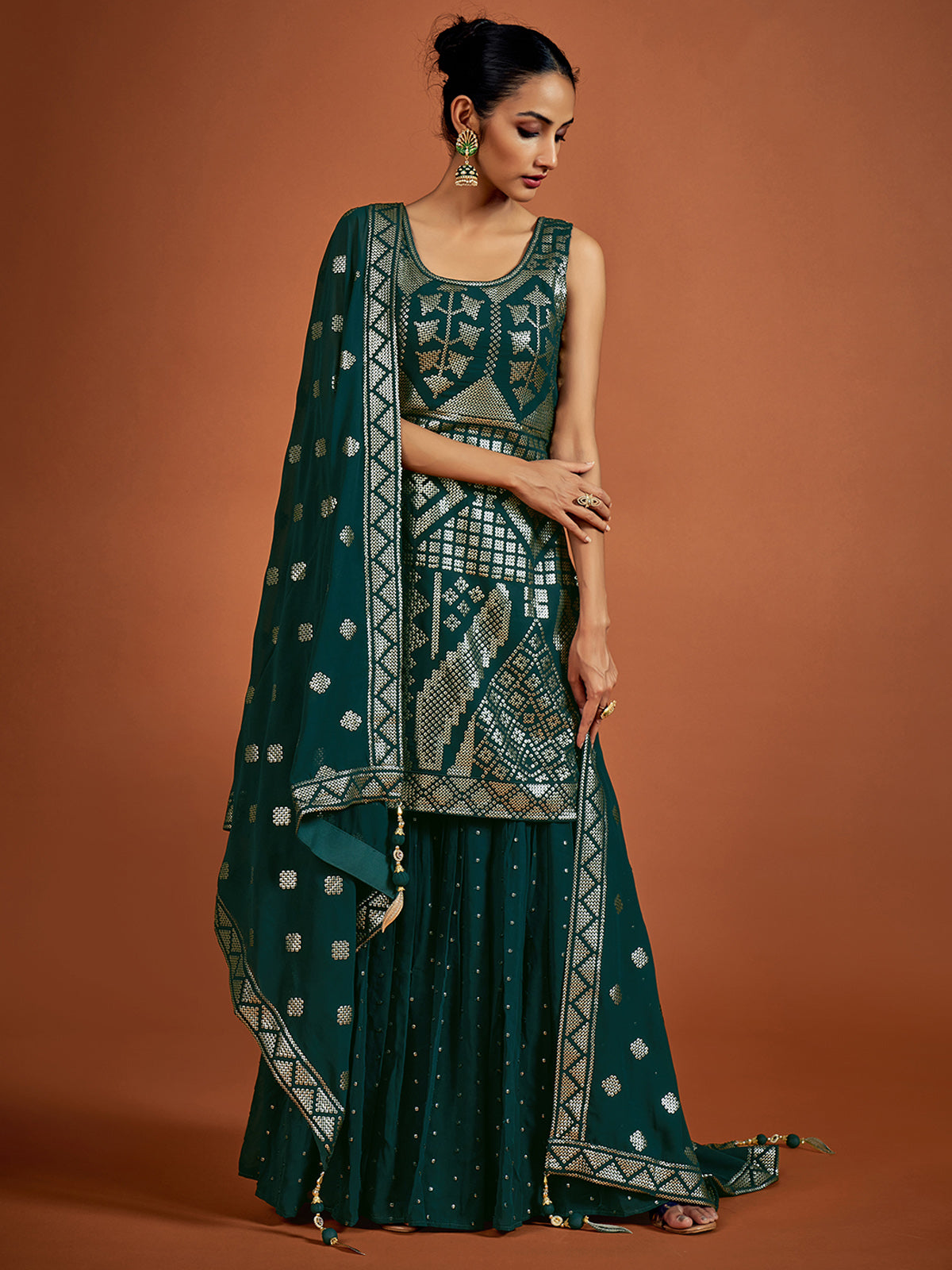 टील कढ़ाई वाला जॉर्जेट पार्टीवियर सिला हुआ कुर्ता सेट