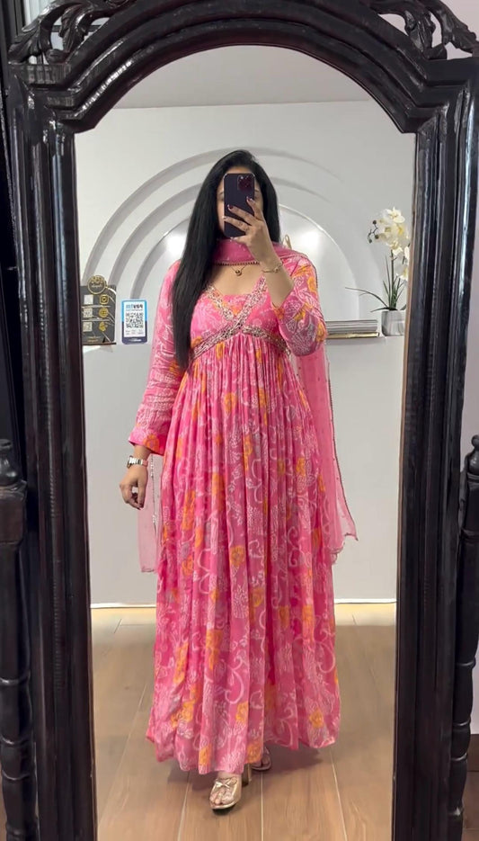 अद्वितीय डिजाइनर मुद्रित कार्य गाउन