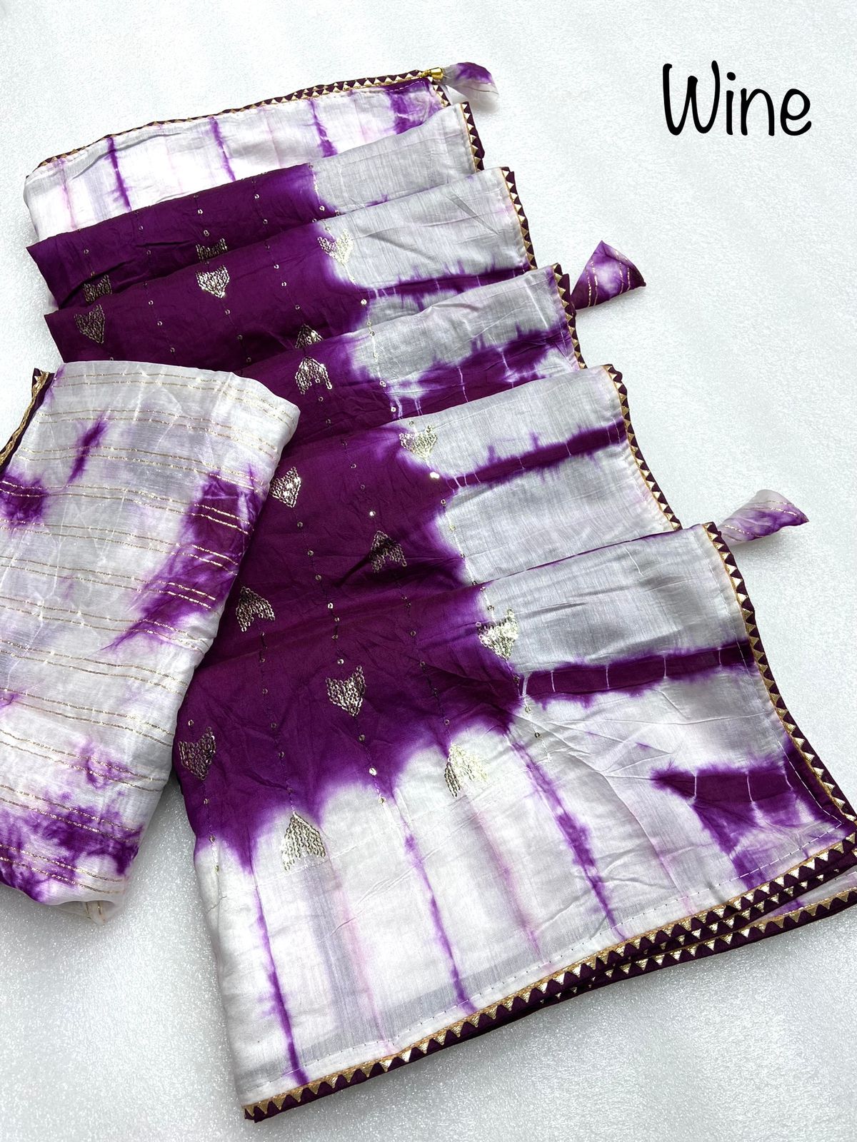 अनोखी बाटिक प्रिंटेड कॉटन वर्क साड़ी