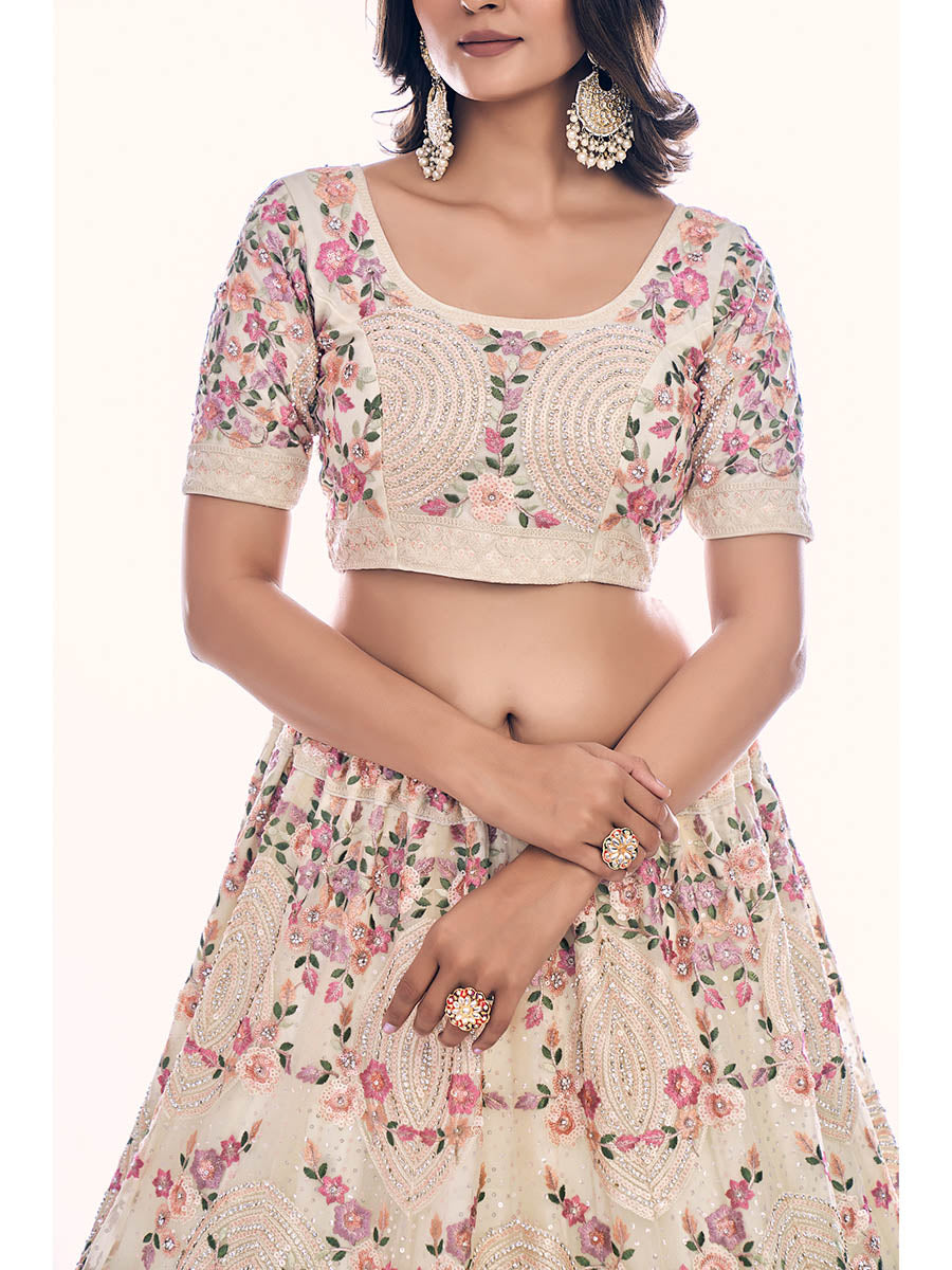 सफ़ेद सॉफ्ट नेट कढ़ाई वाला डिज़ाइनर लहंगा चोली