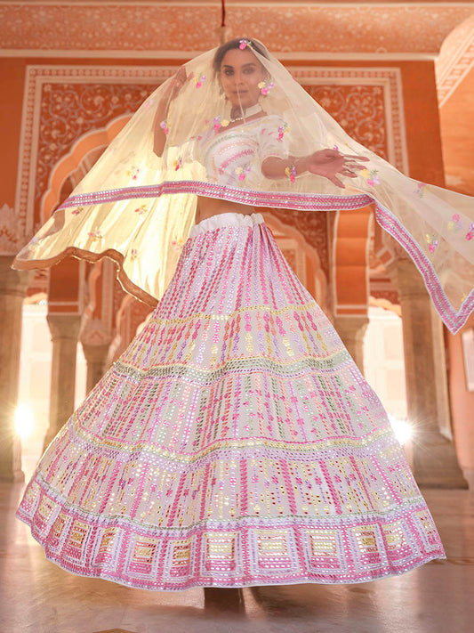 सफ़ेद डिज़ाइनर हाथ का काम लहंगा