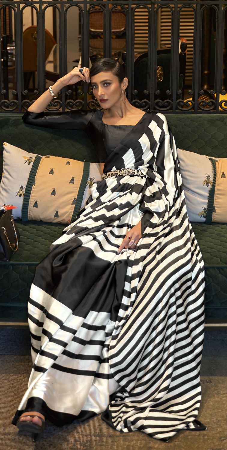 कालीज़े सफ़ेद धारी साटन साड़ी