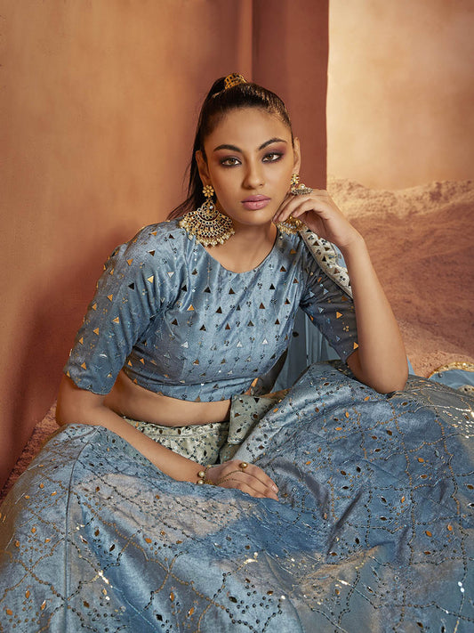 डस्टी पिंक वेलवेट कढ़ाई वाला डिजाइनर लहंगा चोली