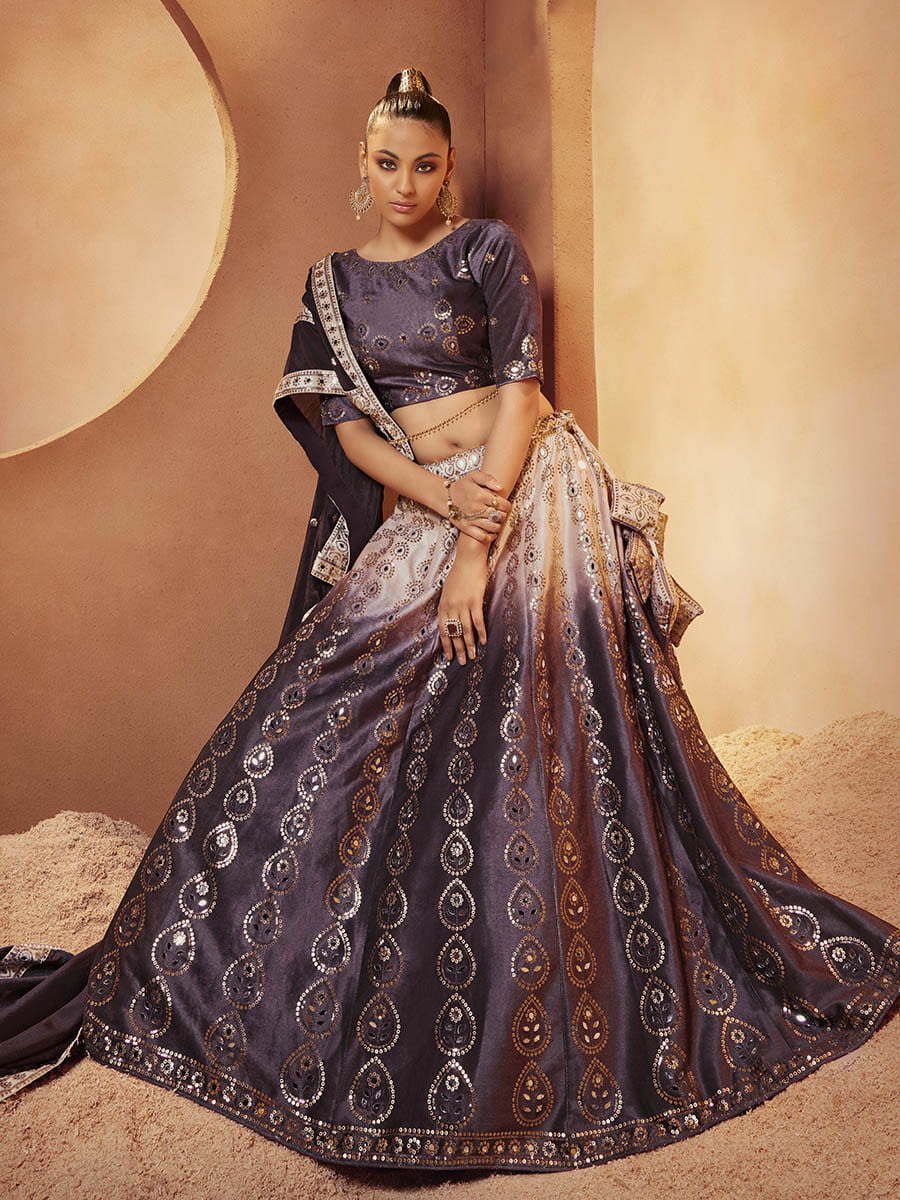बैंगनी मखमल कढ़ाई डिजाइनर लेहेंगा चोली