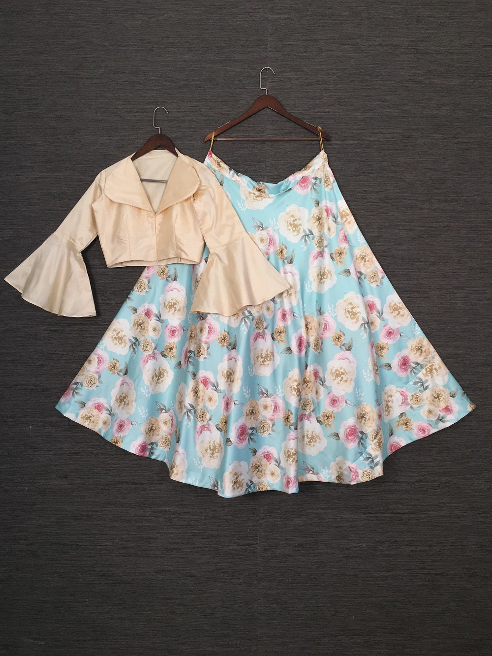 स्काई ब्लू कलर प्रिंटेड हैवी डल साटन लहंगा चोली सेट