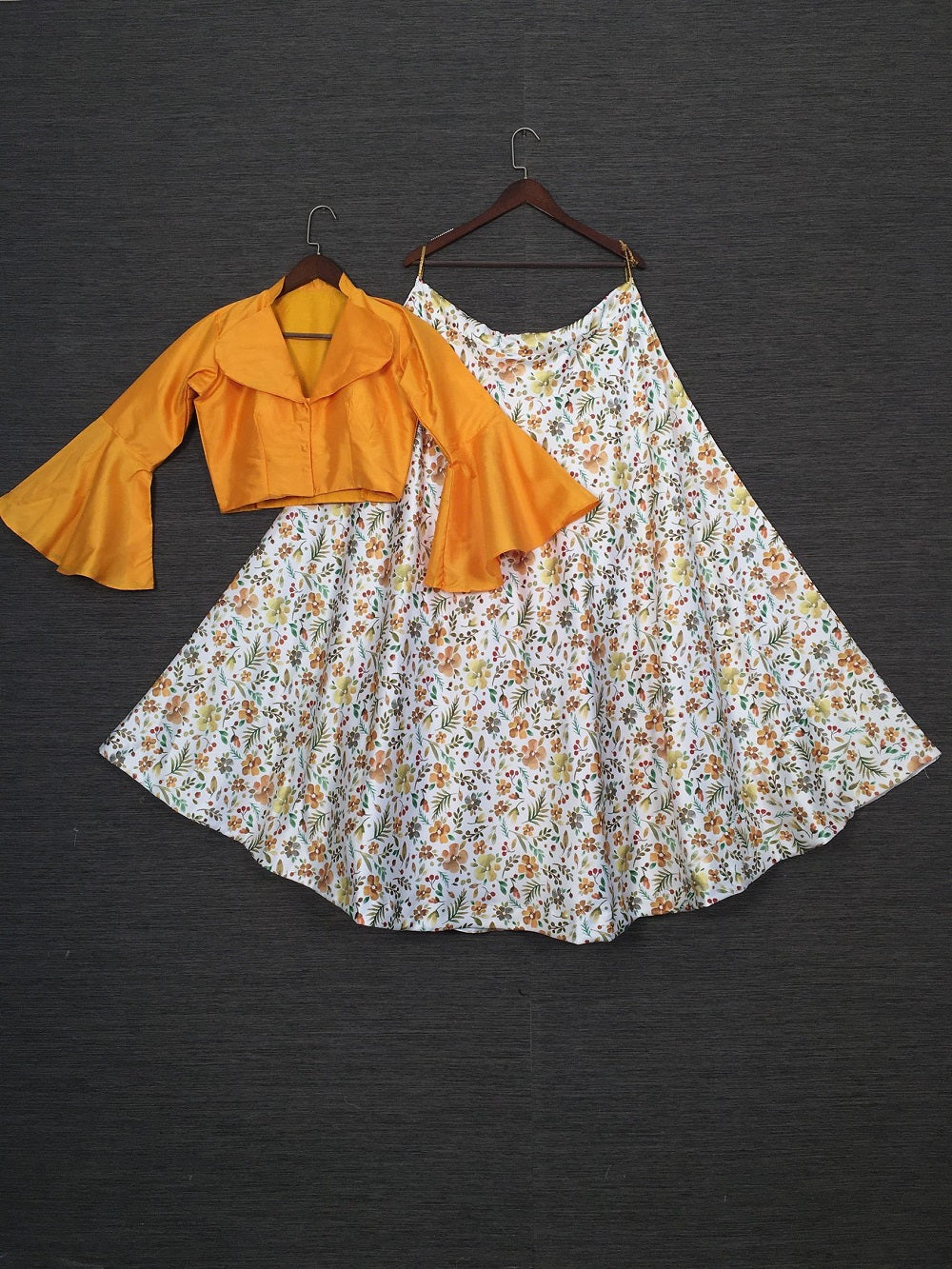 पीले रंग का हैवी डल साटन डिजिटल प्रिंटेड लहंगा चोली