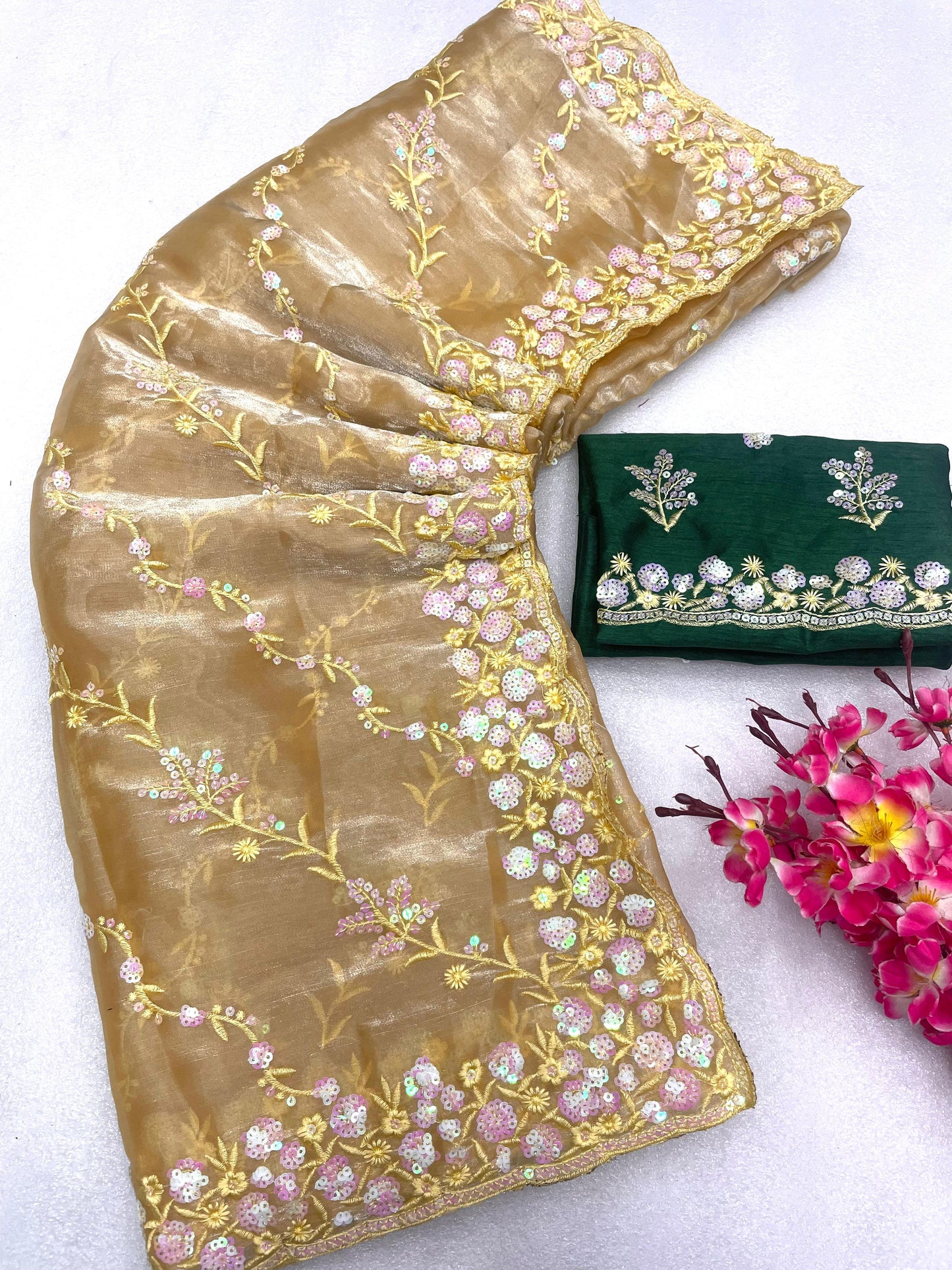 सुंदर ज़िम्मी चू अनुक्रम कढ़ाई काम Sarre