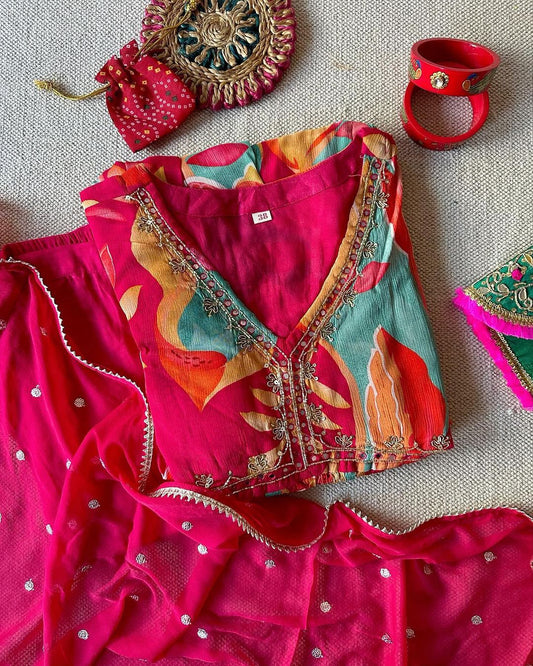 सबसे ज़्यादा ट्रेंडिंग प्रिंटेड हैंड वर्क गाउन