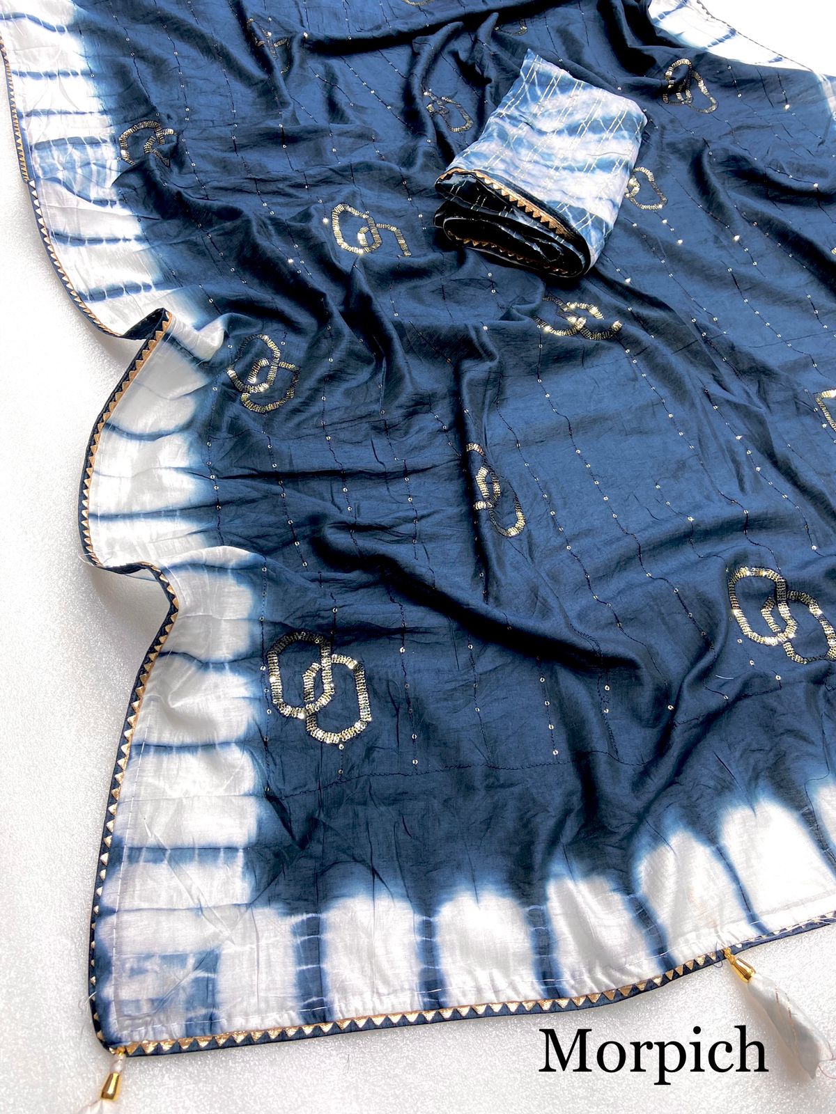 अद्वितीय डिजाइन बाटिक कॉटन वर्क साड़ी