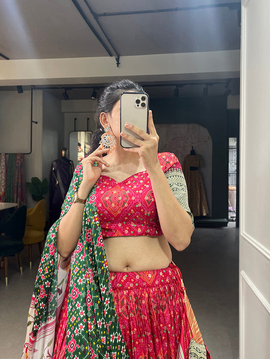 लाल रंग मुद्रित ज़री बुनाई काम विस्कोस डोला सिल्क लेहेंगा चोली