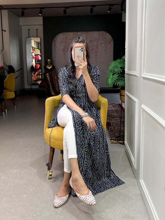 नेवी ब्लू कलर फॉयल और प्रिंटेड प्योर कॉटन कुर्ती