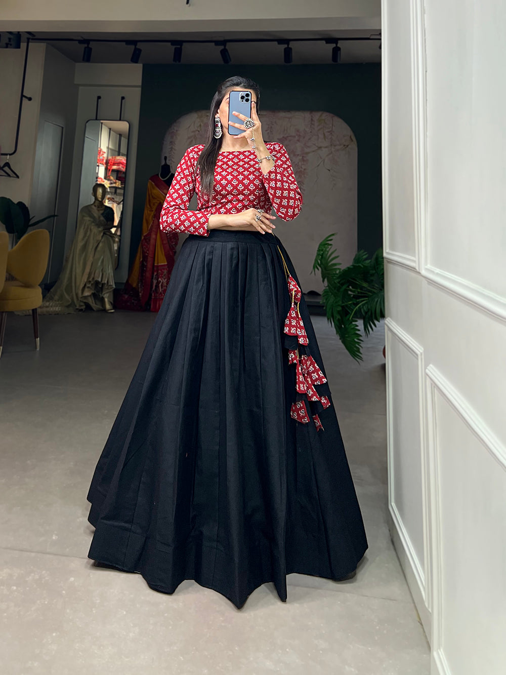 काले रंग का कॉटन प्लेन को-ऑर्ड सेट लहंगा चोली