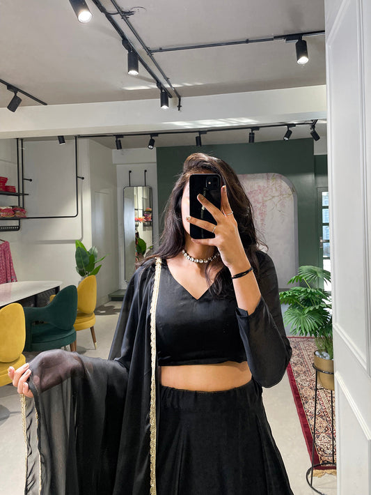 काले रंग की रंगोली सिल्क पार्टी वियर ड्रेस