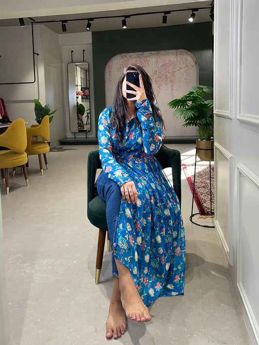 ब्लू कलर फ्लोरल प्रिंटेड जॉर्जेट मटीरियल नायरा कट कुर्ती