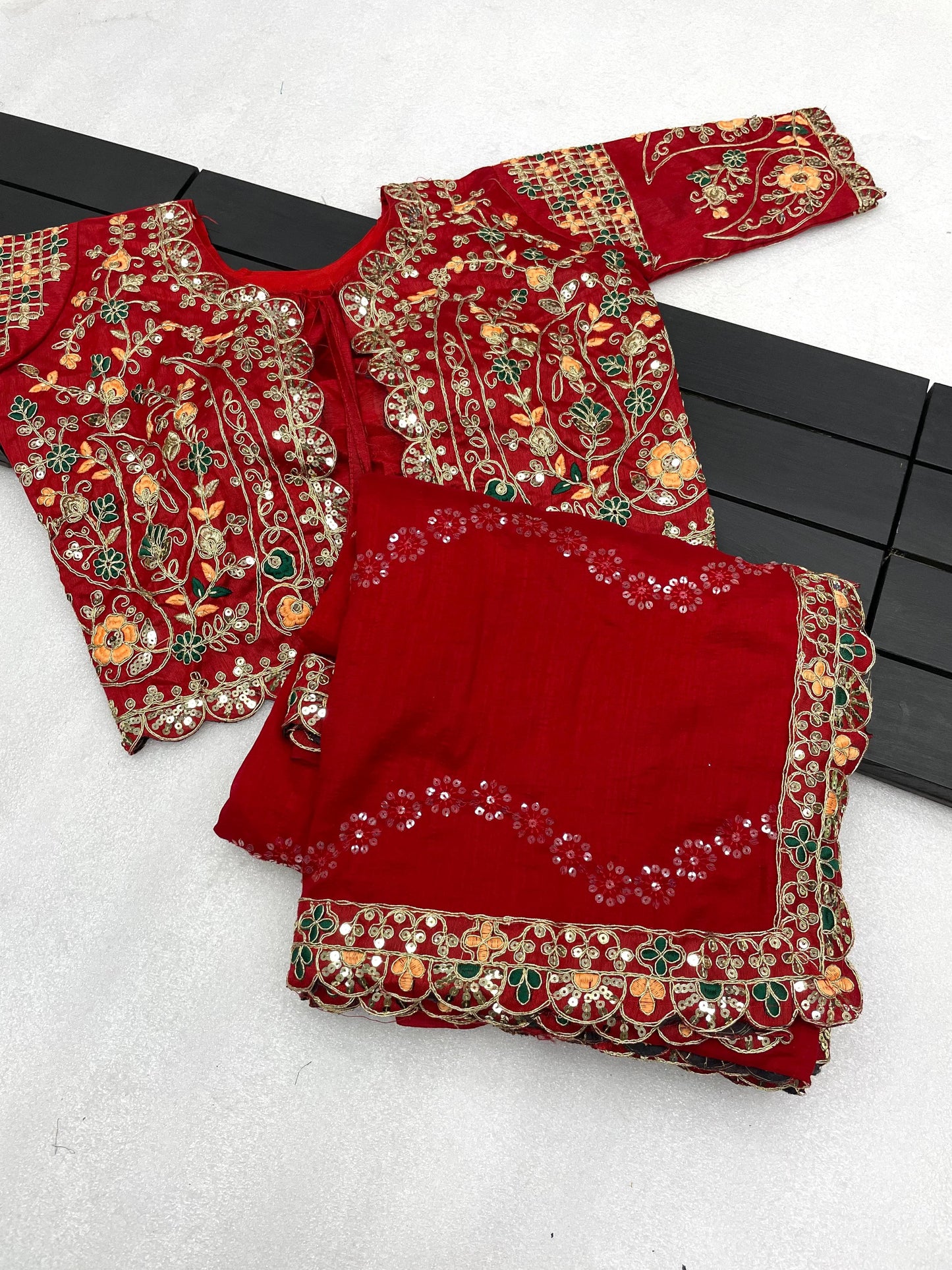 हैवी डिज़ाइनर विचित्रा सिल्क साड़ी