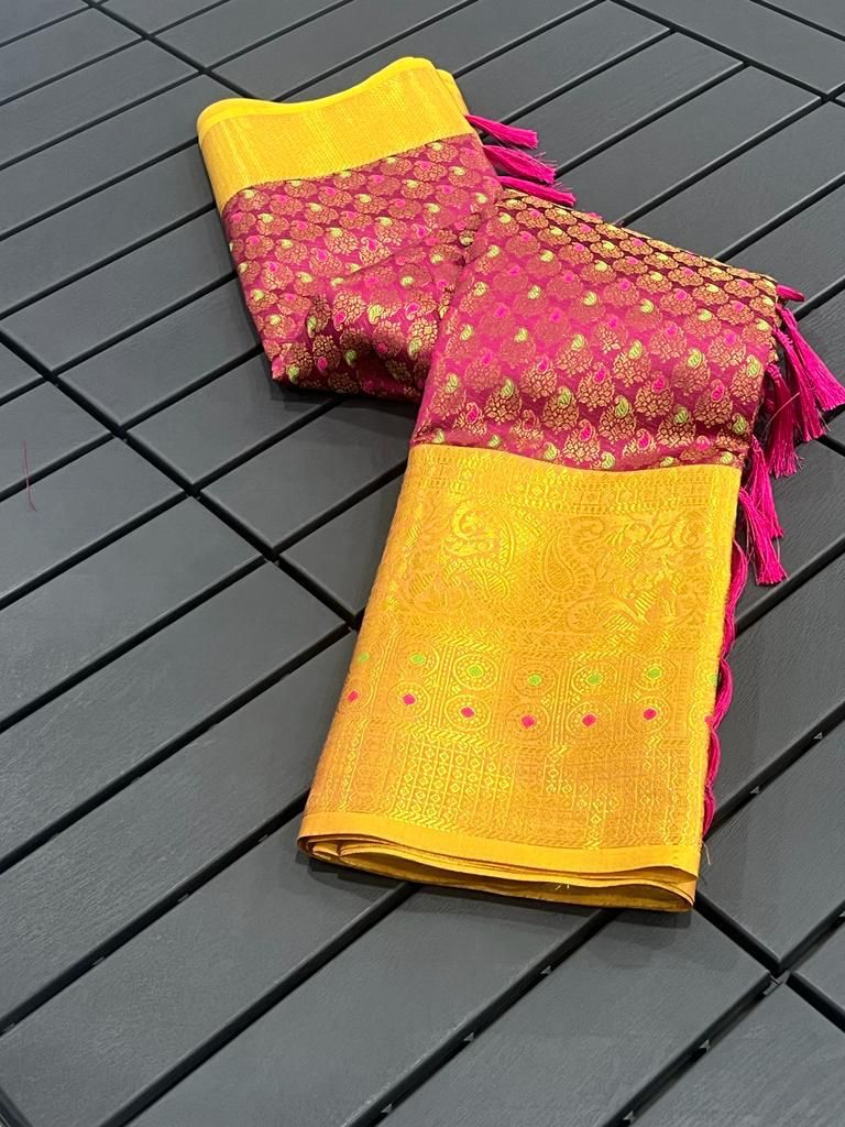 खूबसूरत क्लासिक गोल्ड ब्रॉडर वर्क साड़ी