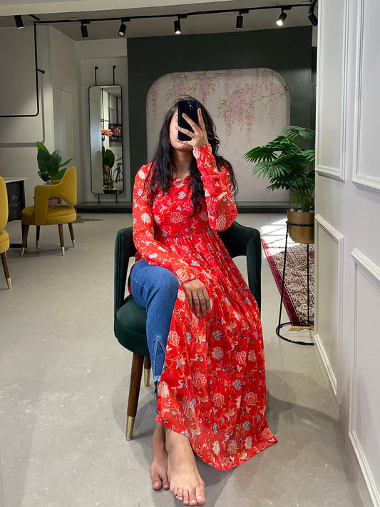 लाल रंग की फ्लोरल प्रिंटेड जॉर्जेट मटीरियल नायरा कट कुर्ती