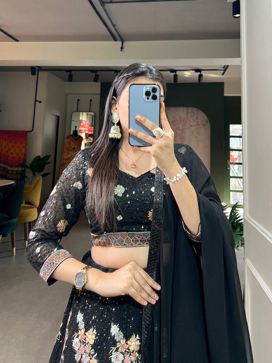 काले रंग सेक्विन और धागे की कढ़ाई का काम जॉर्जेट लेहेंगा चोली