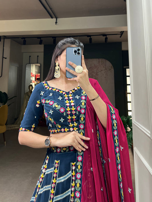 टील कलर सेक्विन और थ्रेड एम्ब्रॉयडरी वर्क जॉर्जेट लेहेंगा चोली