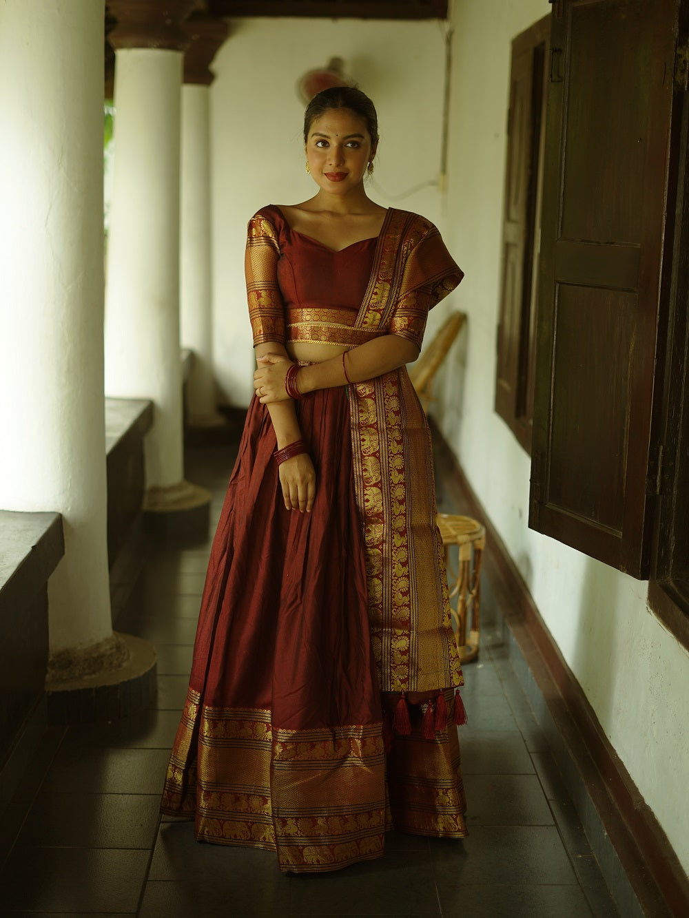 मैरून रंग ज़री बुनाई का काम नारायण पेट कॉटन लहंगा चोली