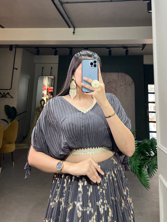 ग्रे कलर सेक्विन और थ्रेड एम्ब्रॉयडरी वर्क क्रश्ड जॉर्जेट को-ऑर्ड सेट लहंगा चोली