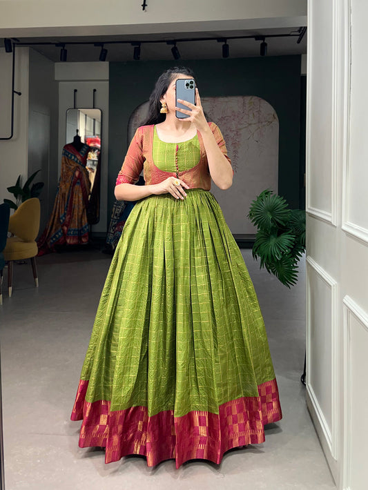 तोता रंग ज़री बुनाई काम ज़री चेक्स शादी की पोशाक