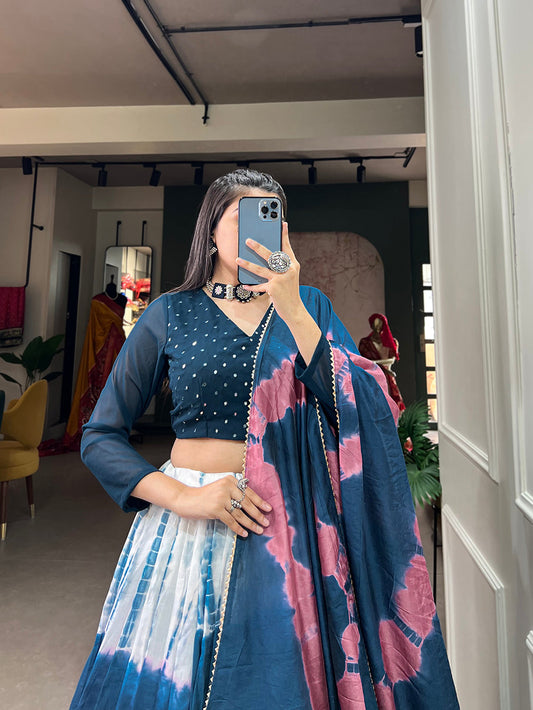 ज़री बुनाई कार्य के साथ चैती रंग शिबोरी प्रिंट चंदेरी लहंगा चोली