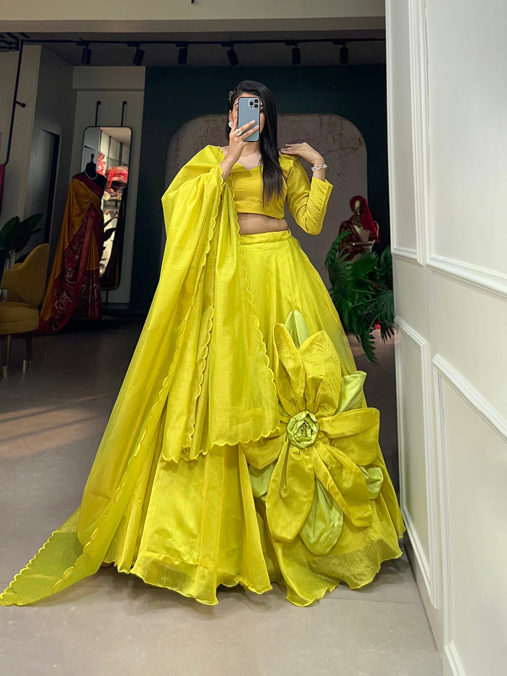 तोता रंग का हाथ से बना फूल रजवाड़ी चंदेरी सिल्क लहंगा चोली