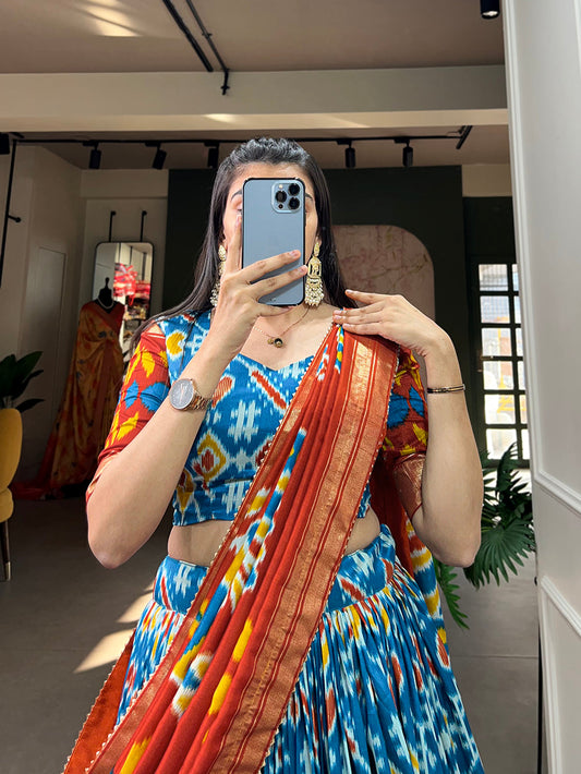 फ़ॉइल वर्क के साथ फ़िरोज़ी रंग का पटोला प्रिंट टसर सिल्क लहंगा चोली