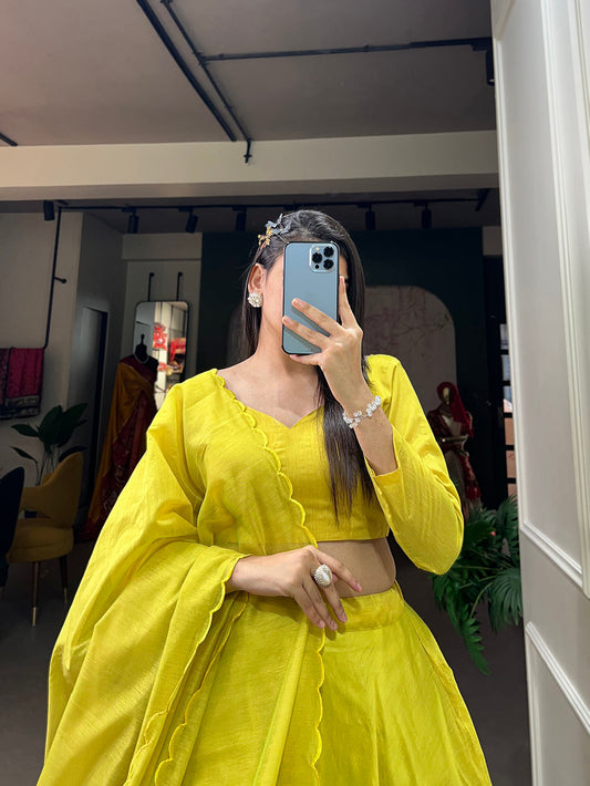 तोता रंग का हाथ से बना फूल रजवाड़ी चंदेरी सिल्क लहंगा चोली