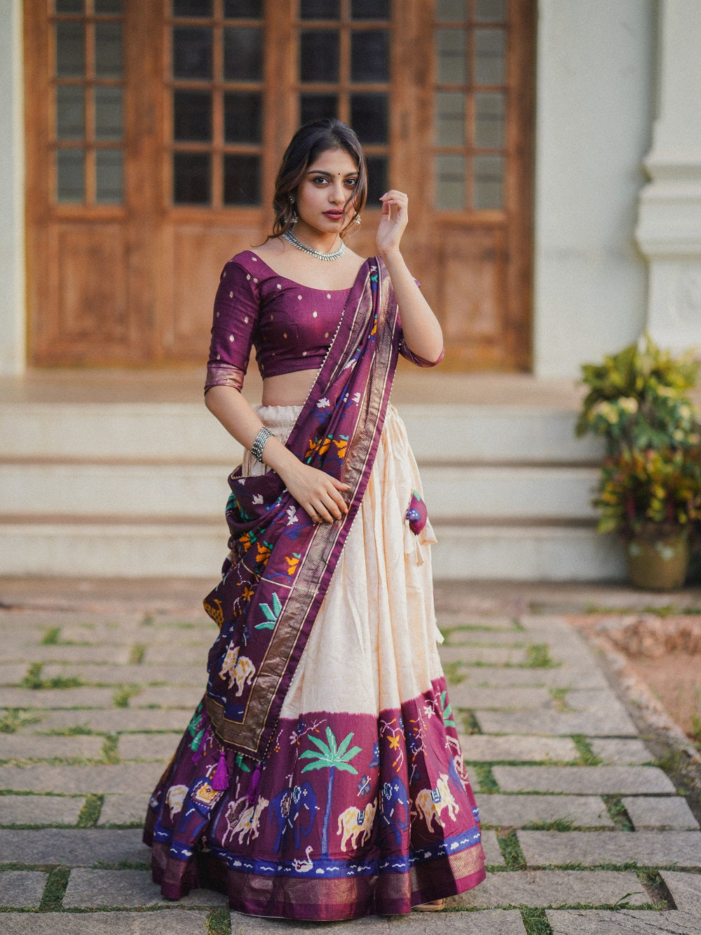 वाइन कलर प्रिंटेड विद फॉयल वर्क डोला सिल्क लहंगा चोली