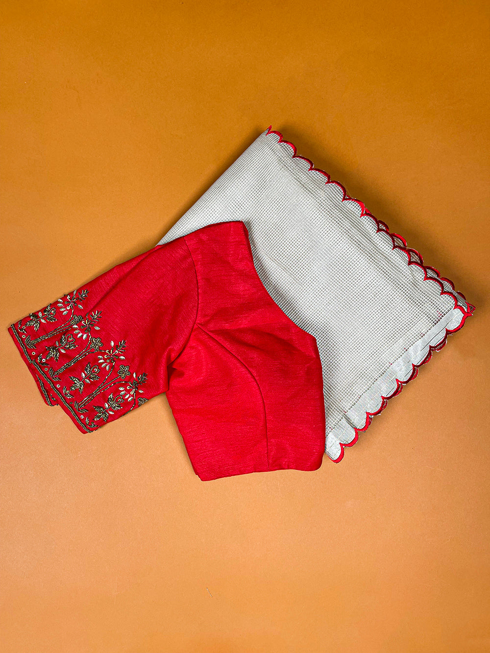 लाल रंग की आर्का वर्क मणिपुरी टसर साड़ी