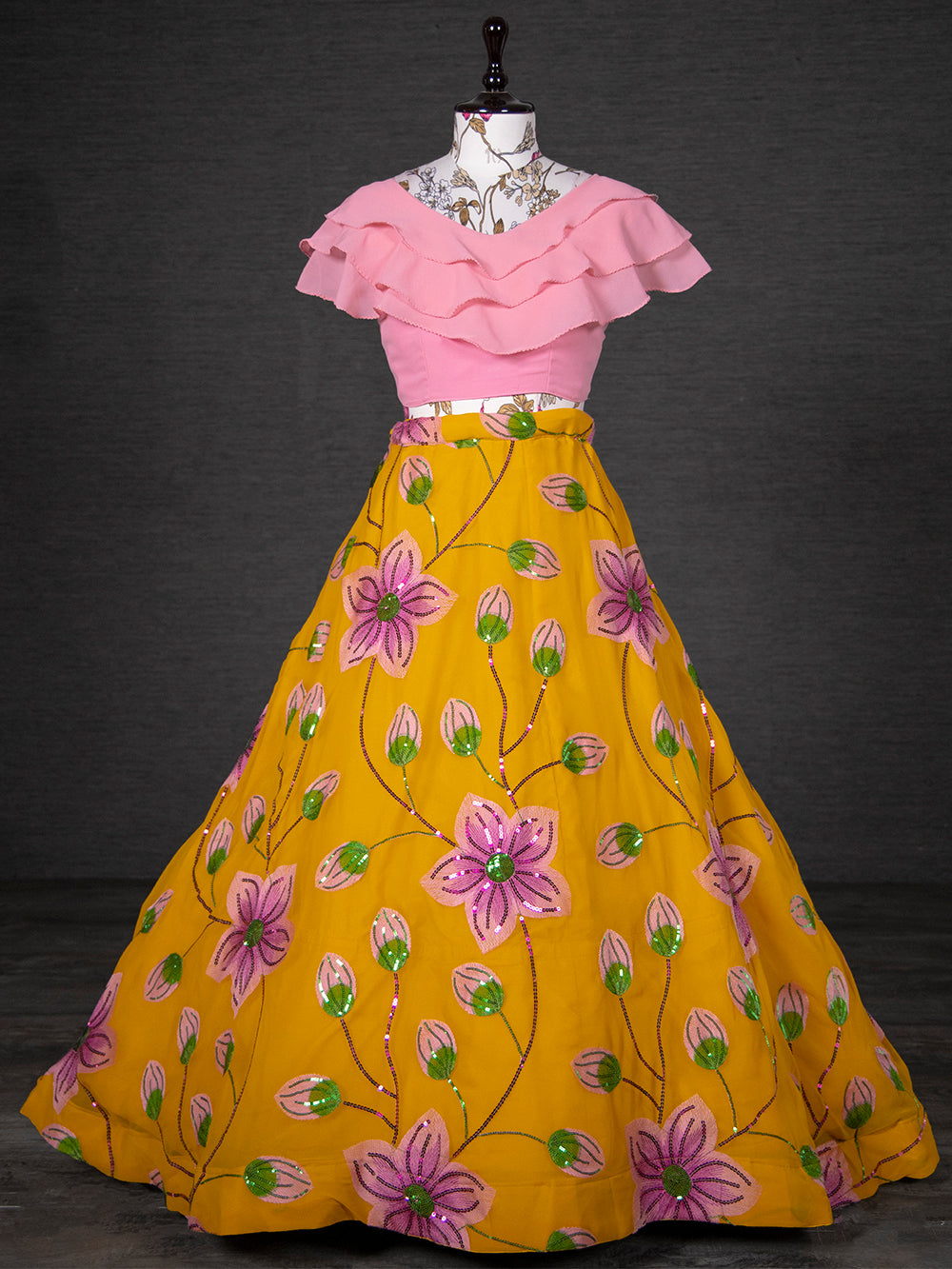 पीले रंग का सेक्विन और थ्रेड कढ़ाई वर्क जॉर्जेट टू पीस लहंगा सेट