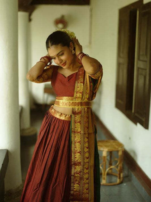 मैरून रंग ज़री बुनाई का काम नारायण पेट कॉटन लहंगा चोली