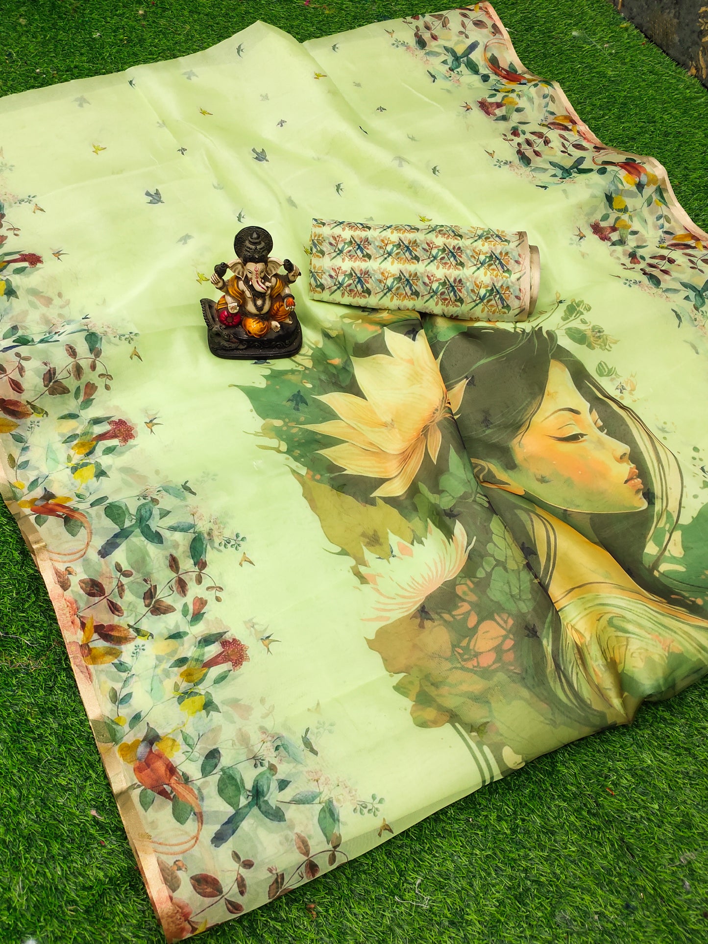 क्लासिक कलेक्शन बेस्ट ऑर्गेना डिजिटल प्रिंट सॉफ्ट चमकदार हरे रंग की साड़ी के साथ