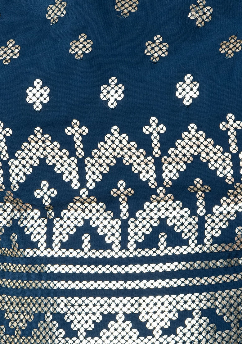 नीले रंग का जॉर्जेट सेक्विन और धागे की कढ़ाई का काम लहंगा चोली